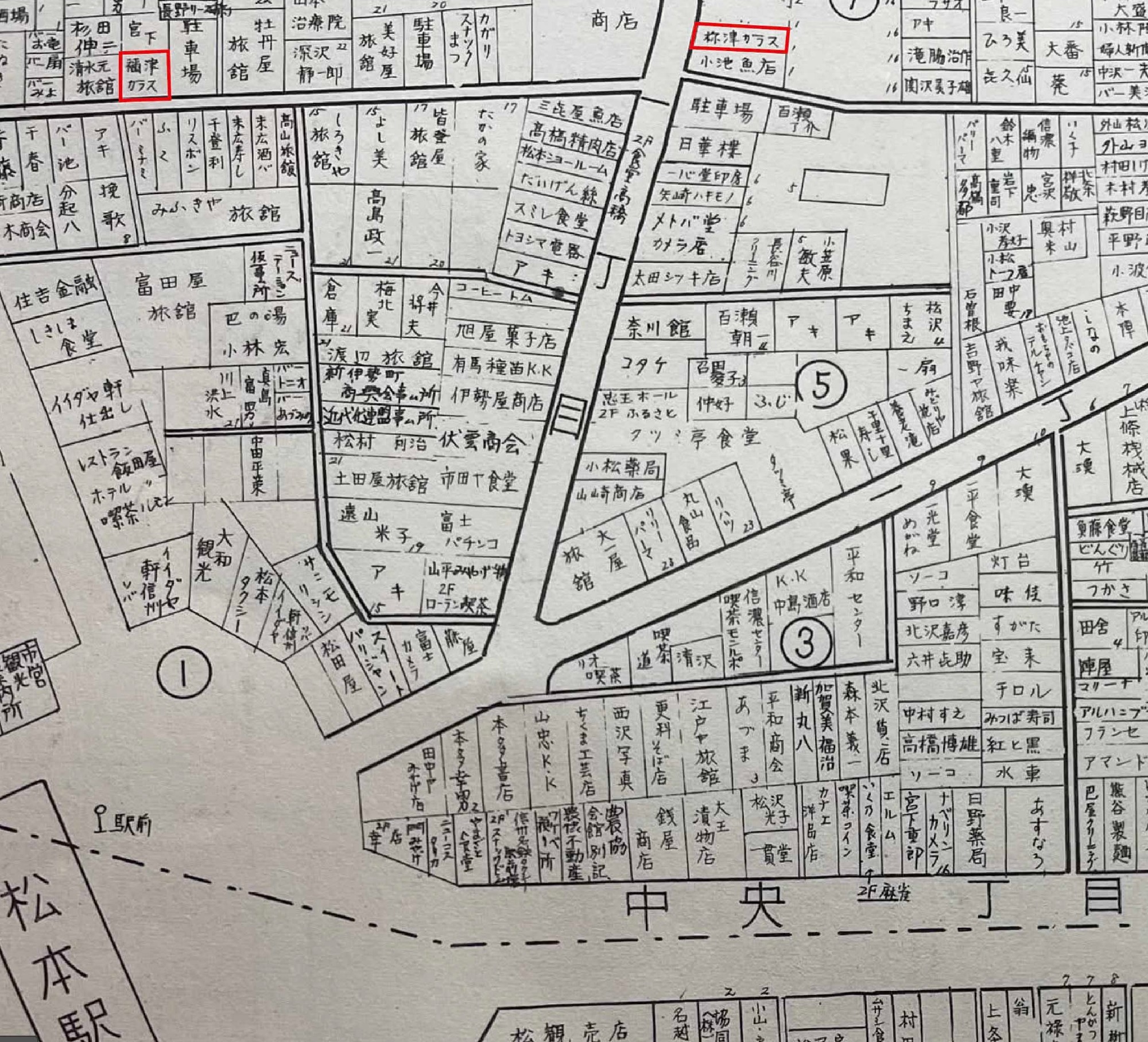 代表取締役の弥津より、地域の皆さまへのメッセージ ネットアストーヨー住器株式会社 代表取締役 弥津正喜の近影。窓から健康・快適な住空間をお届けする想いを語る